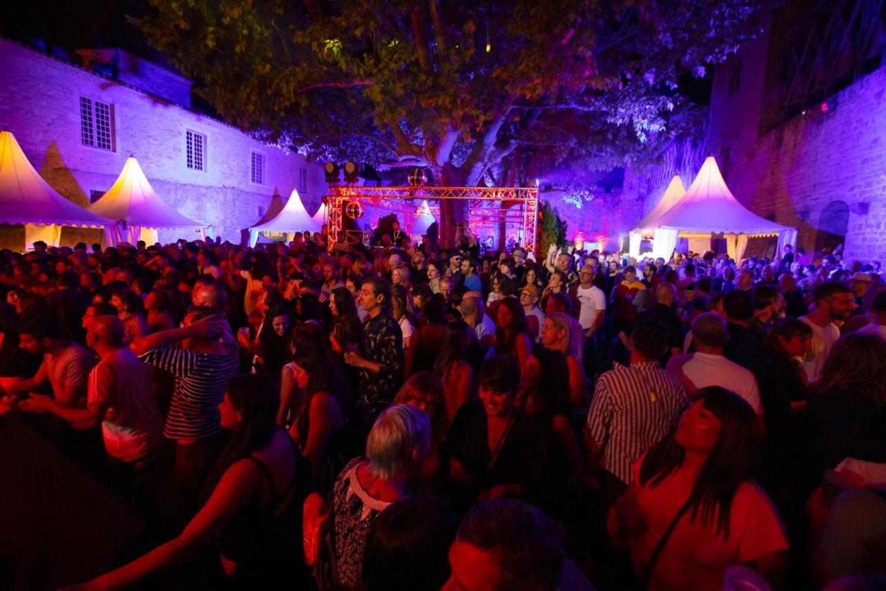 Tout Confort ! Climatisation, Centre-Ville, Parking, Terrasse, Wifi, Netflix Carcassonne Extérieur photo